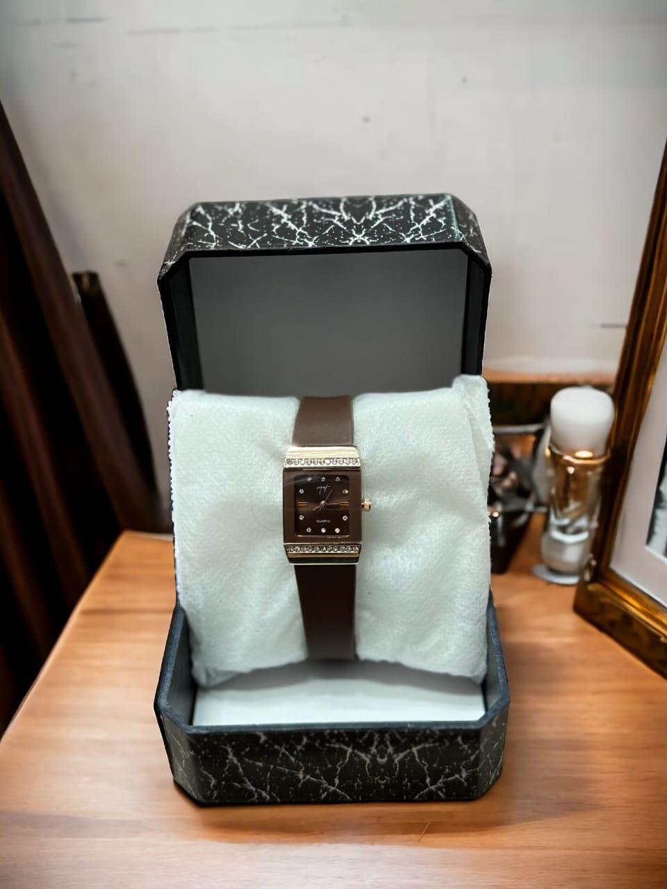 Stylish Women's Quartz Watch - 1 Pc Red Square Dial with Rubber Strap