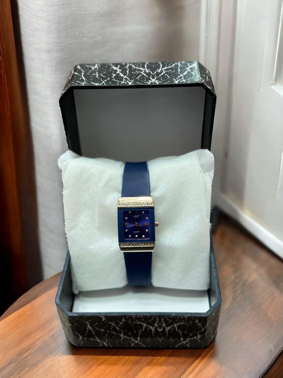 Stylish Women's Quartz Watch - 1 Pc Red Square Dial with Rubber Strap